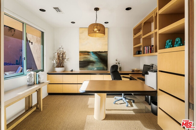 Building Photo - 136 Netas Dr