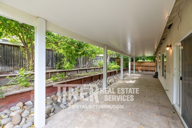 Building Photo - 51 Tulip Tree Cir