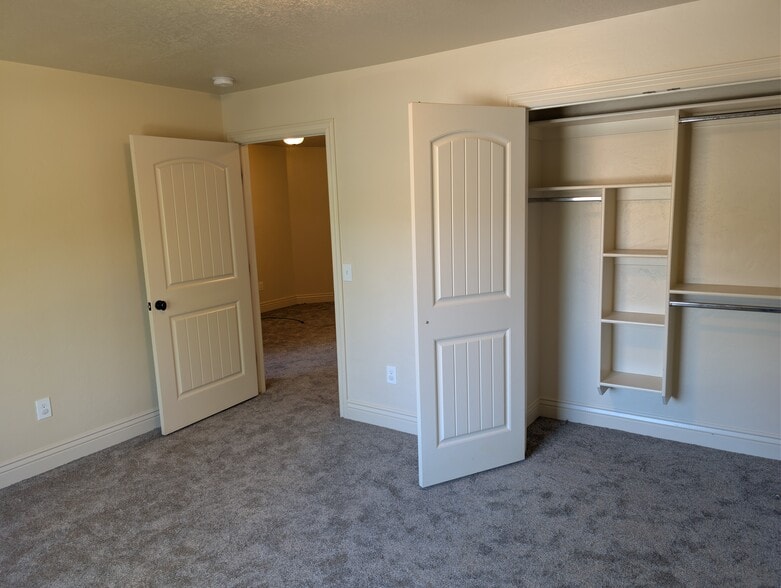 Building Photo - 140 E 620 S