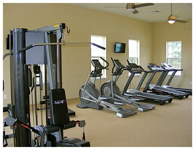 Building Photo - 1670 Mohegan Dr