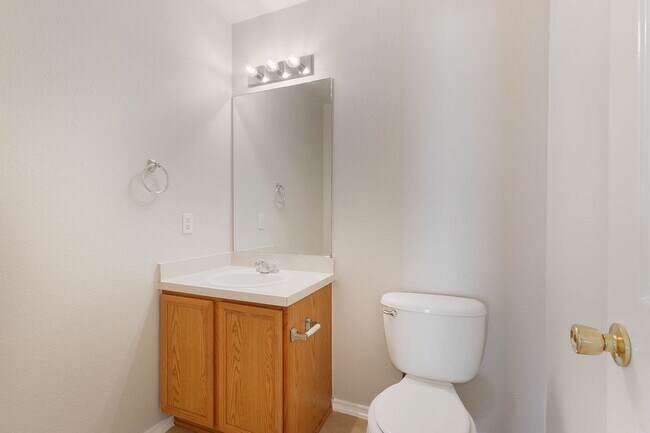 Building Photo - Rare 5 Bedroom Home Available for Immediate Move In w/downstairs Master Bedroom