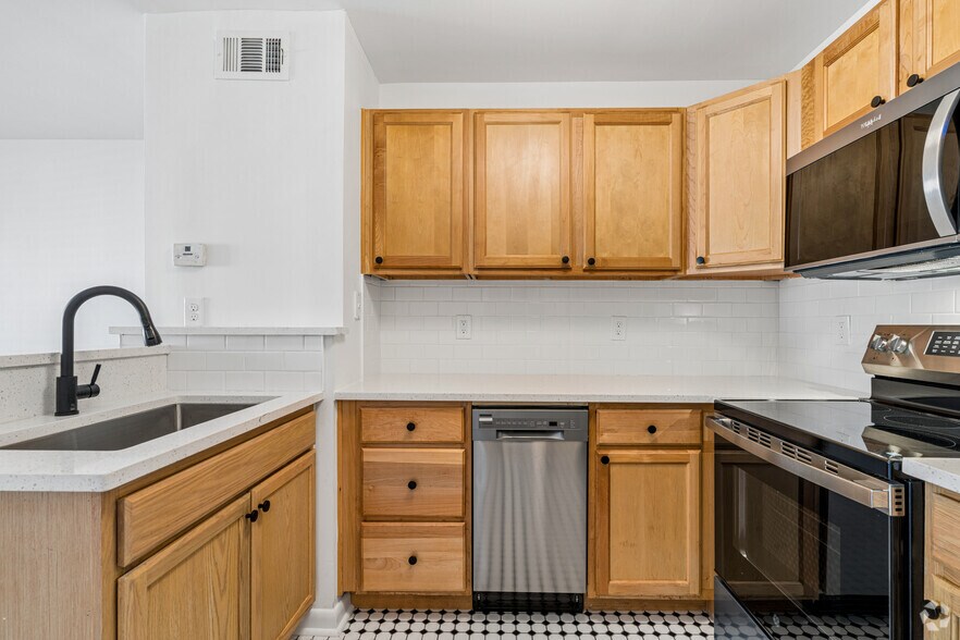 Parkside 2BR, 1BA - 1,220SF - Kitchen - Parkside Flats