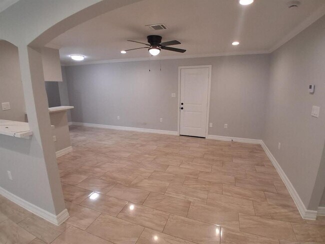 Building Photo - 4026 Simsbrook Dr