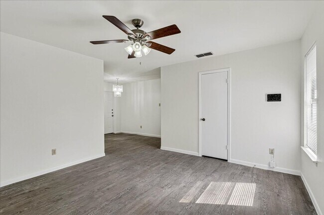 Building Photo - 1622 La Joya St
