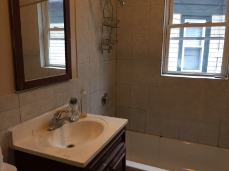 Building Photo - 25 Wainwright St