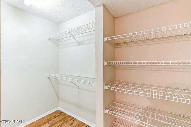 Building Photo - 1401 S Palmetto Ave