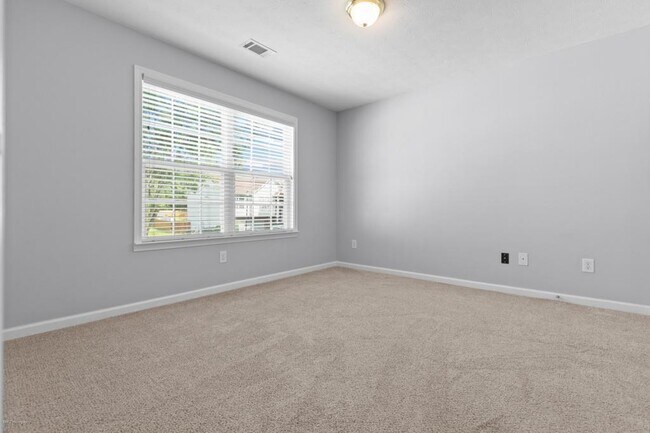 Building Photo - 2422 Temple View Dr