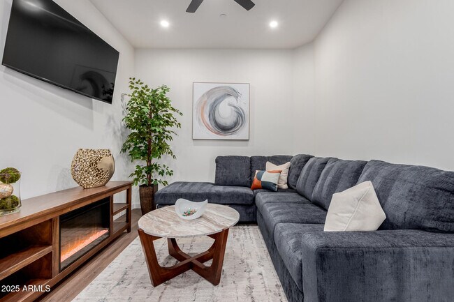 Building Photo - 12005 N Panorama Dr