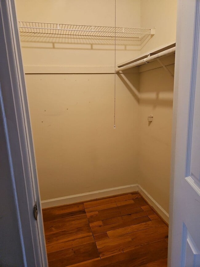 Building Photo - Charming 1 Bed 1 Bth Condo With Balcony In...
