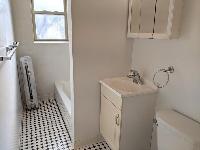 Building Photo - 908 Reba Pl