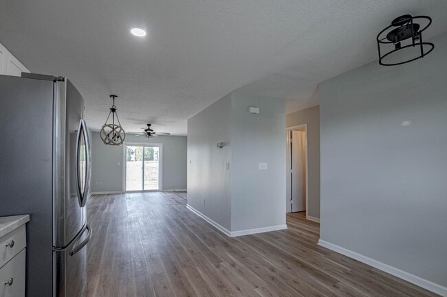 Building Photo - 1312 Farmingdale Dr