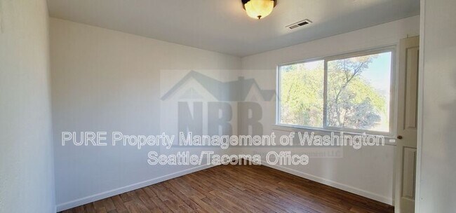 Building Photo - 10522 Addison St SW