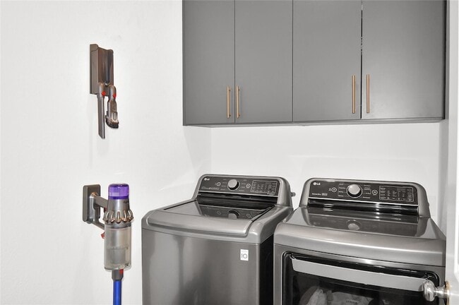 Building Photo - 10018 Farmland Dr