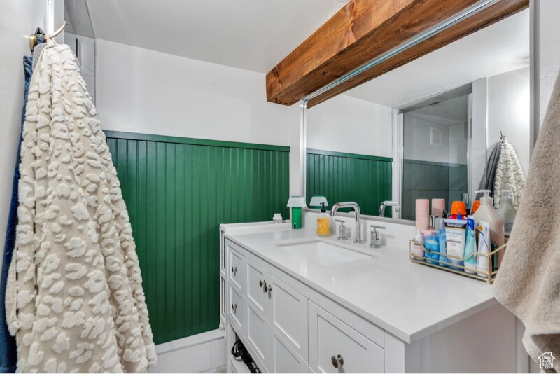 Building Photo - 555 800 E