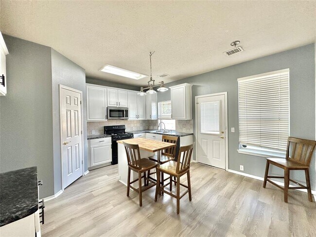 Building Photo - 1211 Satillo Ln