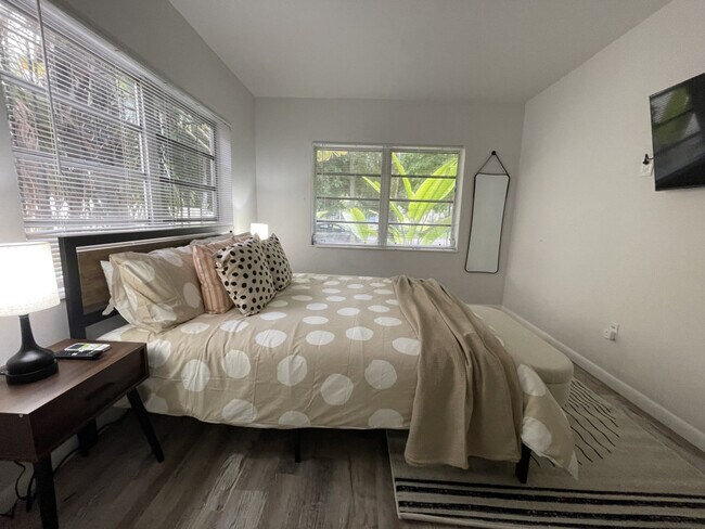 Building Photo - 2635 SW 24th Ave