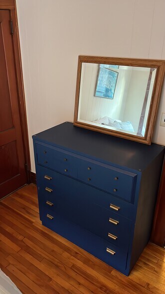 Dresser - 117 Green St