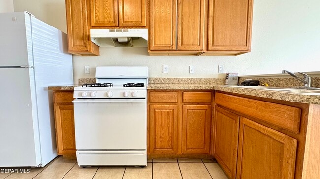 Building Photo - 8491 Roseway Dr