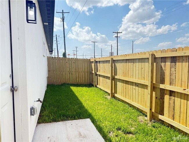Building Photo - 1321 Joscelyn Dr
