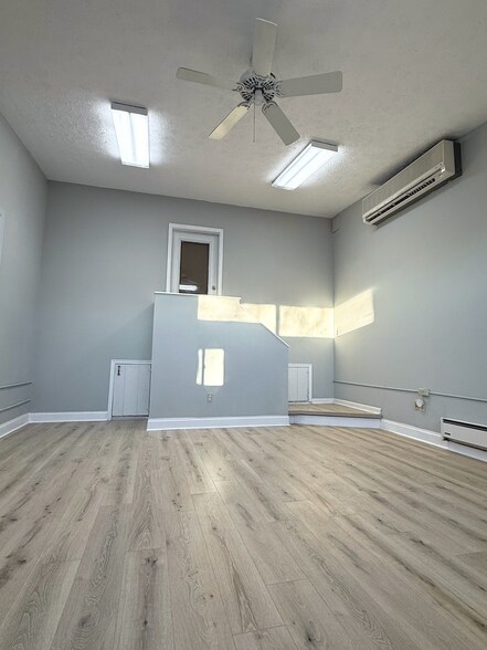 Building Photo - 322 Main St