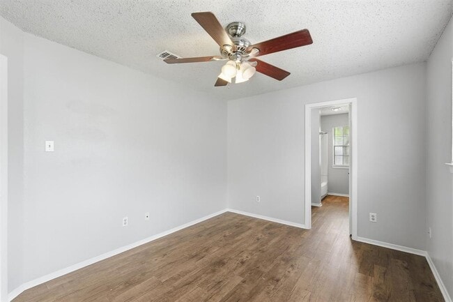 Building Photo - 2511 Howellwood Wy