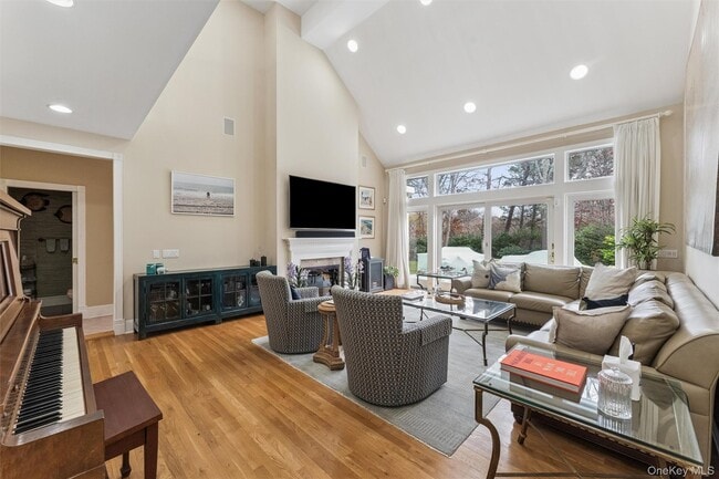 Building Photo - 3 Cherry Blossom Ln