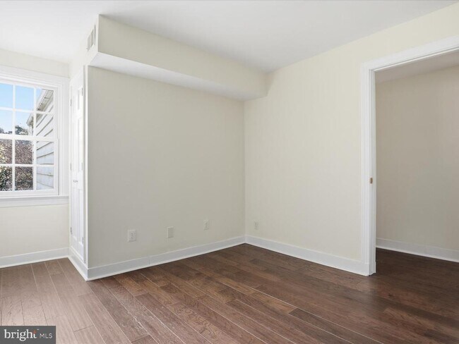 Building Photo - 210 Gibbon St