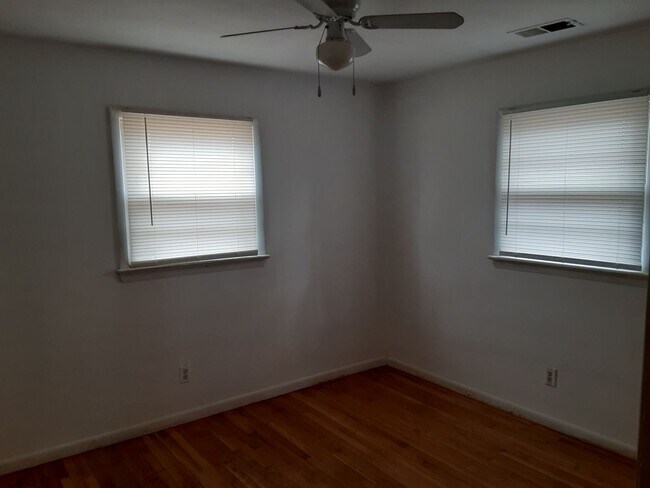 Building Photo - 317-317 Hurdle Dr
