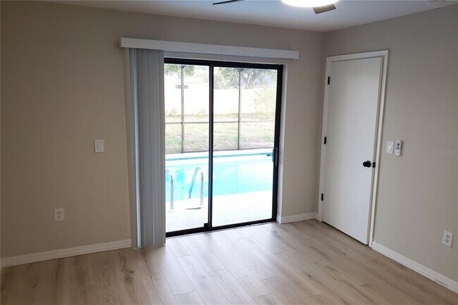 Building Photo - 4284 Everett Ave