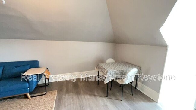 Building Photo - 923 Chislett St