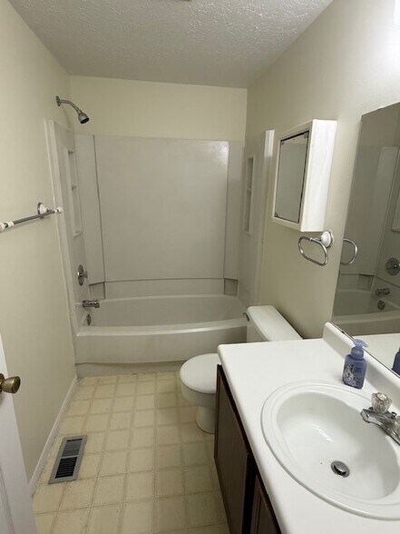 Building Photo - 642 Topaz Ln