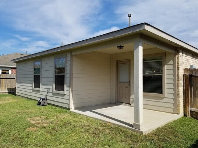 Building Photo - 15215 Benson Landing Dr