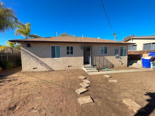 Building Photo - Like New Inside! Remodeled 3bd/2ba House I...