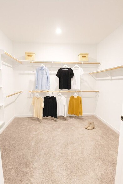 Building Photo - 2426 Peach Oak Xing