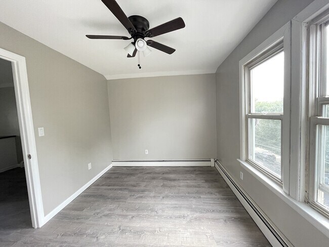 Building Photo - 298 Ivy Street