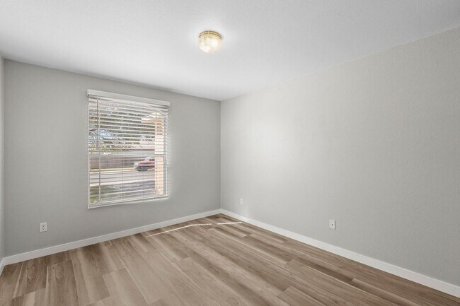 Building Photo - 164 Pearl Lake Dr