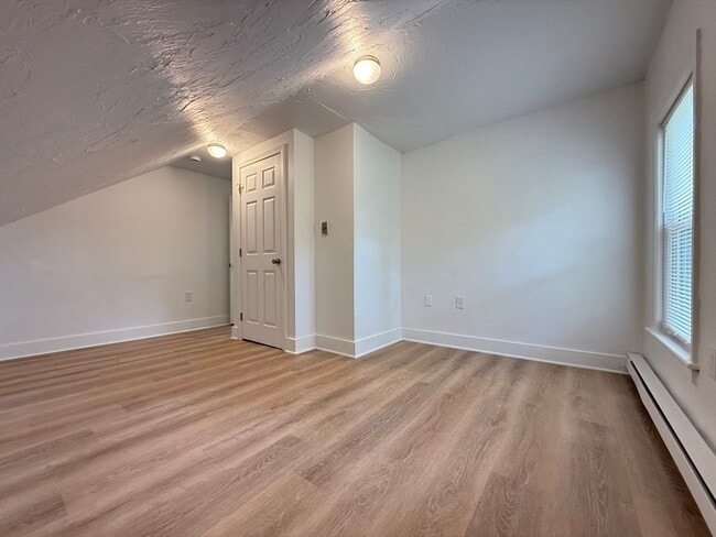Building Photo - 542 Mt Hope St