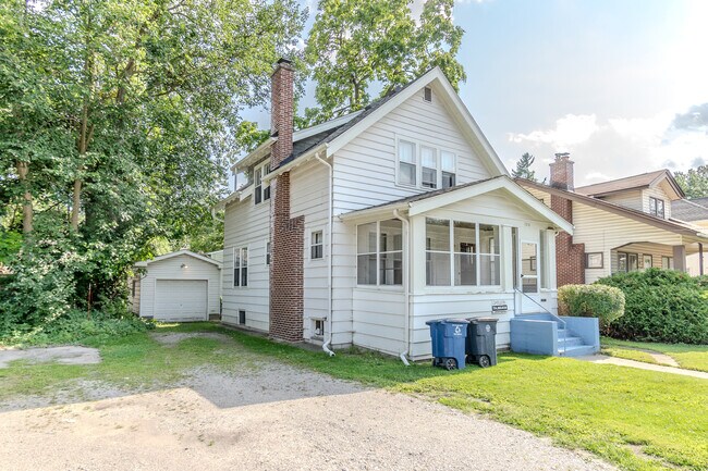 Primary Photo - 1014 Woodlawn Ave