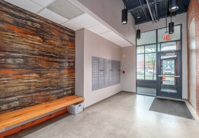 Building Photo - 900 E Fayette St