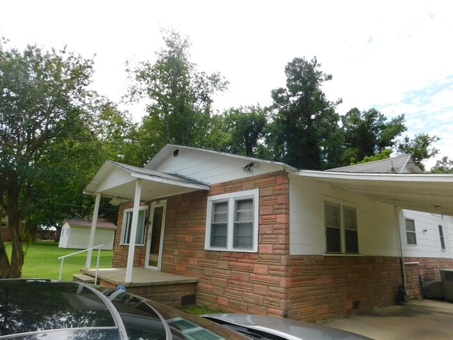 Building Photo - 505 Fourth Street, Laurinburg, NC 28352