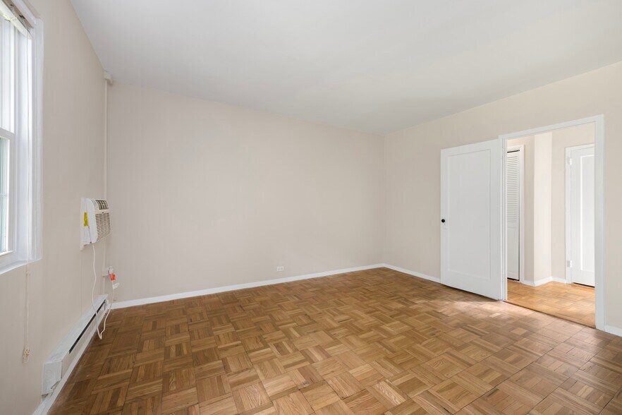 Building Photo - 3624 Valley Dr