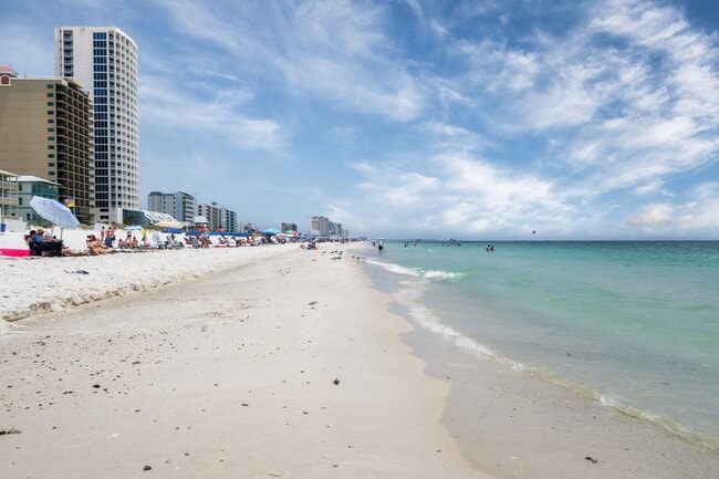 Building Photo - 105 W 7th St