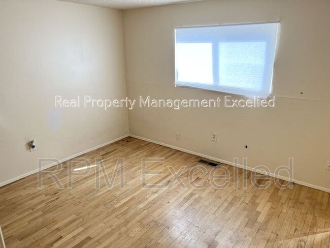 Building Photo - 5631 16th Ave SW