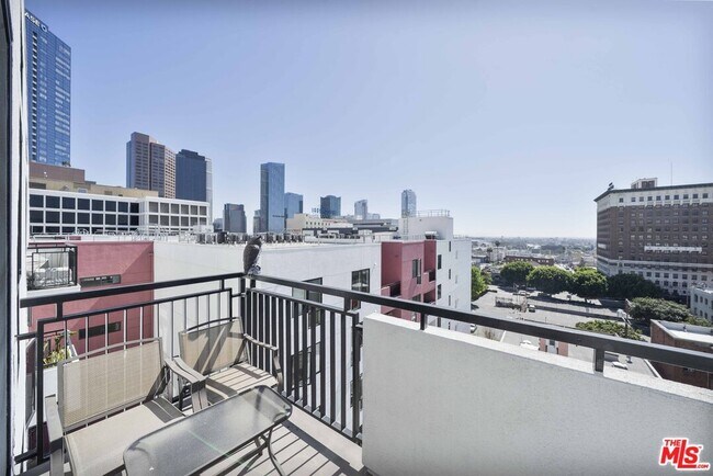 Building Photo - 1234 Wilshire Blvd
