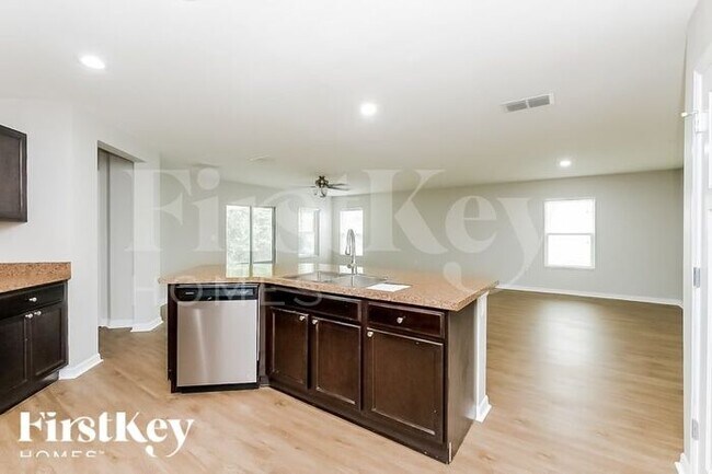 Building Photo - 7261 Somerset Pond Dr