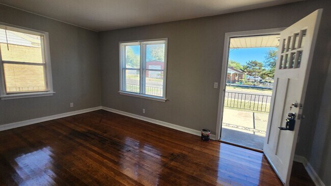 Building Photo - 3 Bedroom 1 Bath Home in Great Neighborhood!