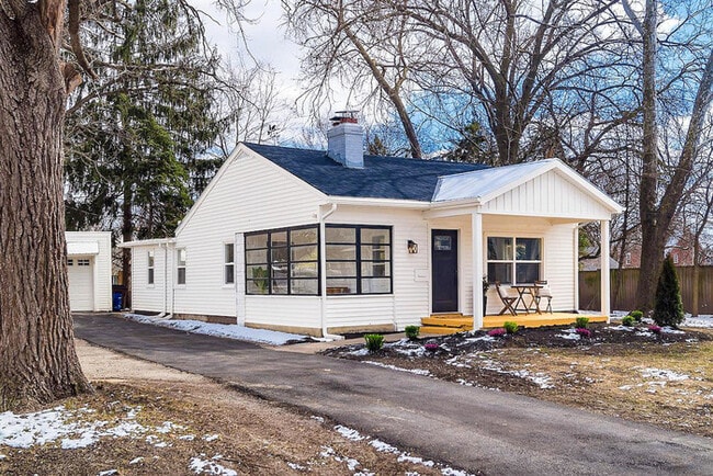 Building Photo - Beautifully Renovated 3-Bedroom Home with ...