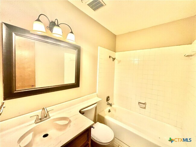 Building Photo - 127 Cabana Dr