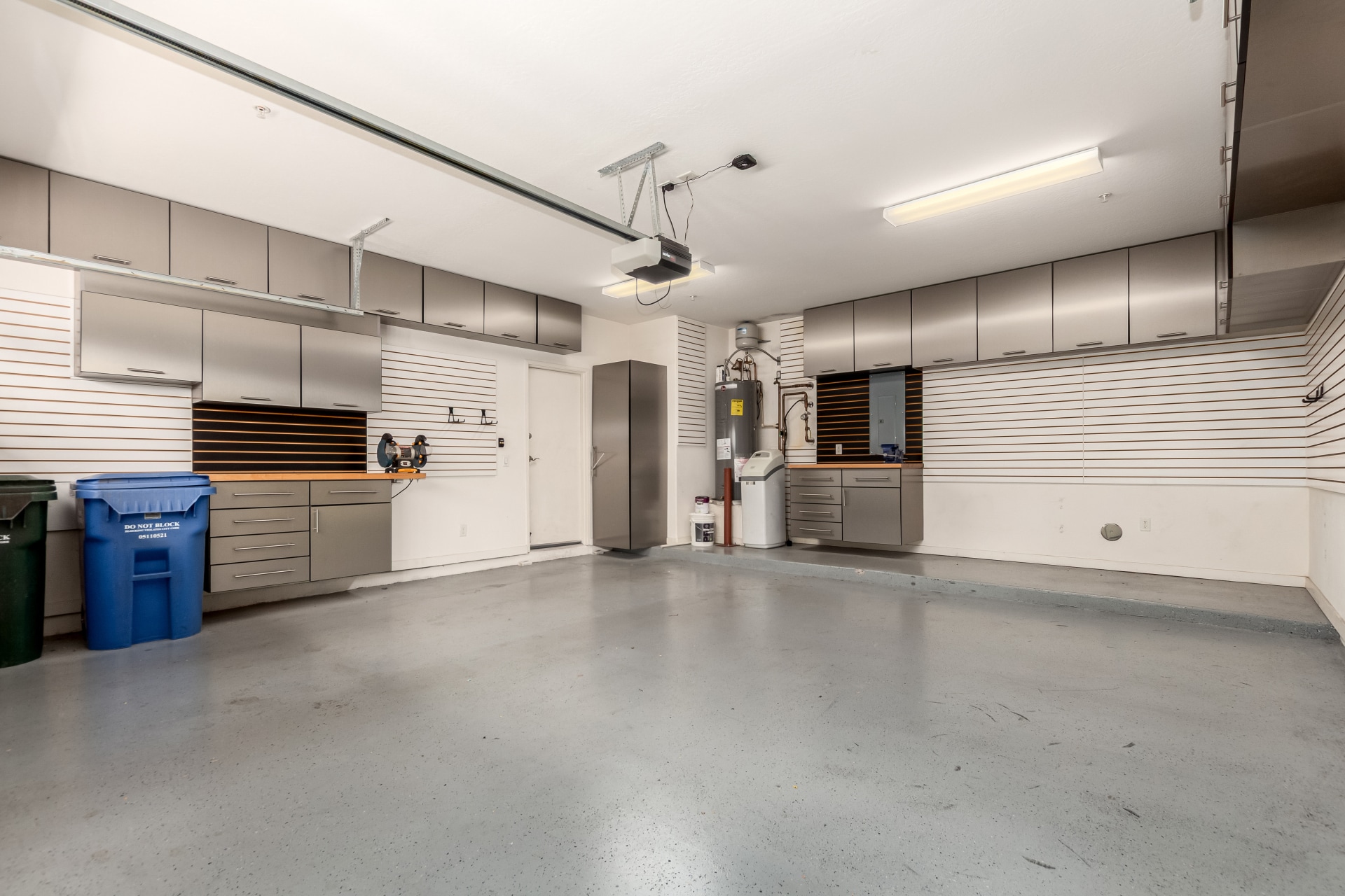 Garage - 3935 E Rough Rider Rd