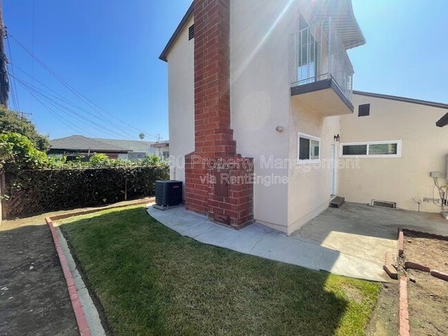 Building Photo - 1813 W Arbutus St